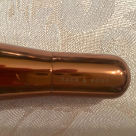 Bare Minerals Face & Body Brush - Picture 3 of 3